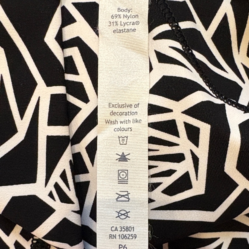 Lululemon Leggings Size 4 High Times Posey Black White Geometric Rose Print EUC - Picture 11 of 14
